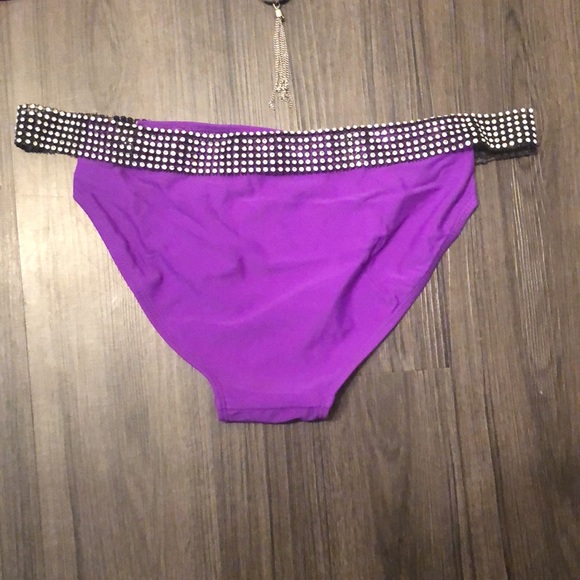 Gorgeous bikini - Picture 3 of 3